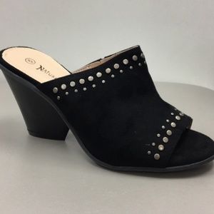 Nature Breeze  Suede Clog